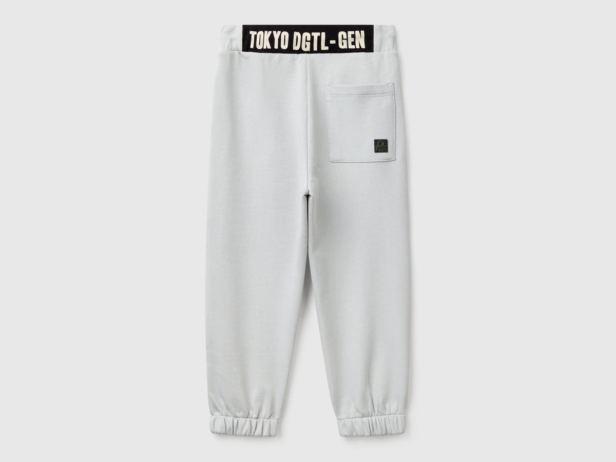 Joggers con stampa sul retro