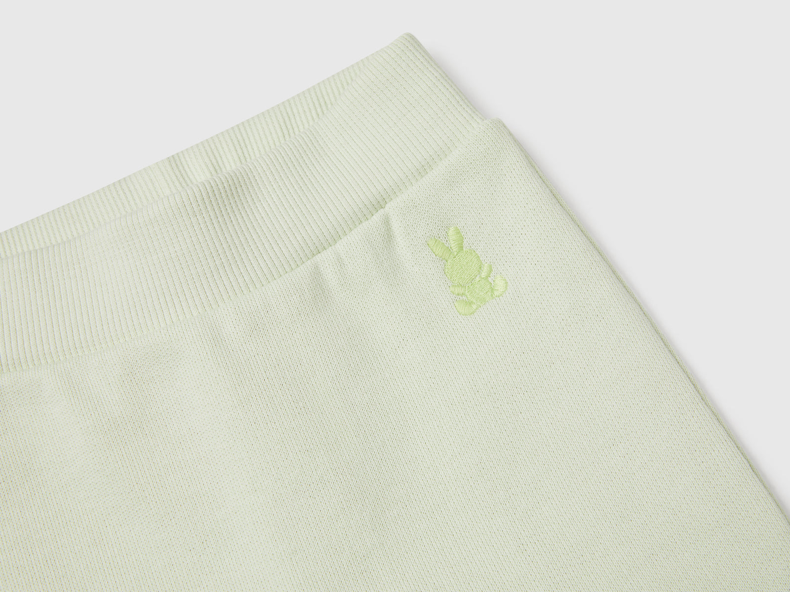 Pantaloni in felpa di cotone da neonato verde chiaro 3 | Benetton Outlet