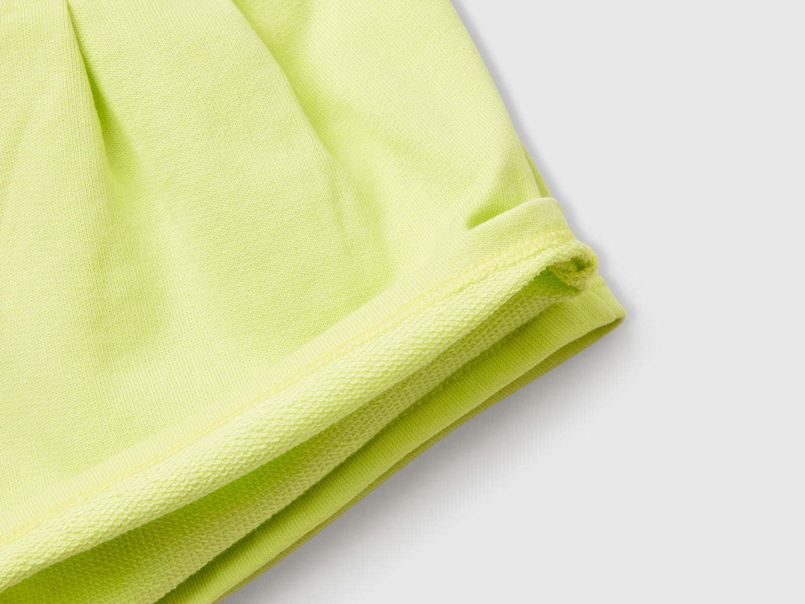 Shorts in felpa di cotone da bimba giallo 3 | Benetton Outlet