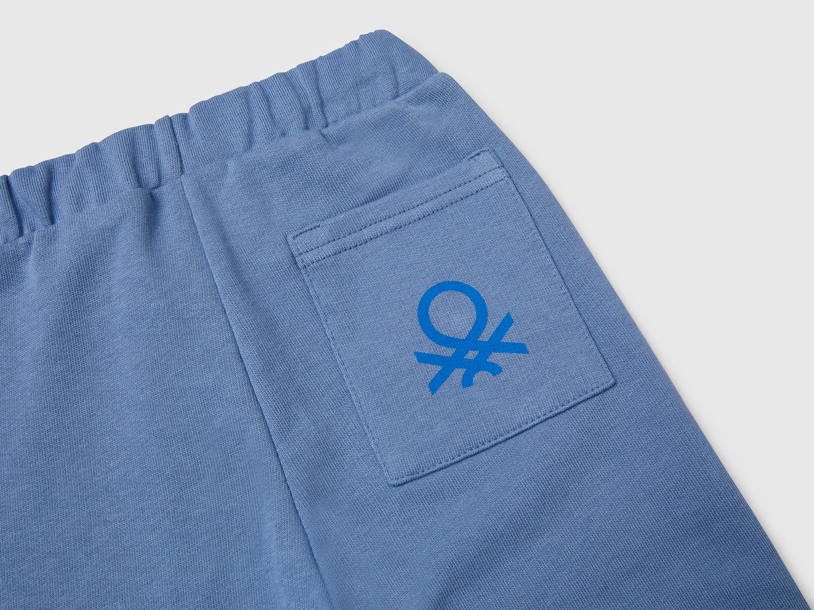 Pantaloni in cotone con logo da bimbo azzurro 3 | Benetton Outlet