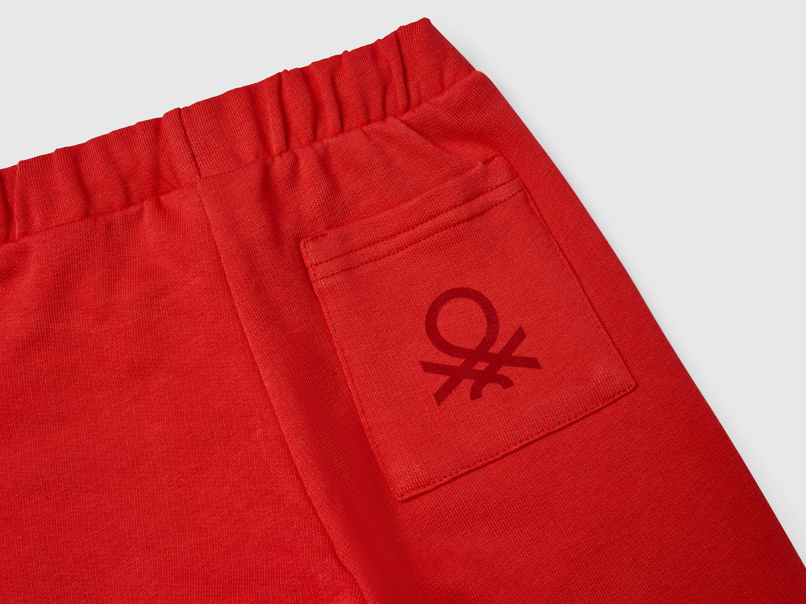 Pantaloni in cotone con logo da bimbo rosso 3 | Benetton Outlet
