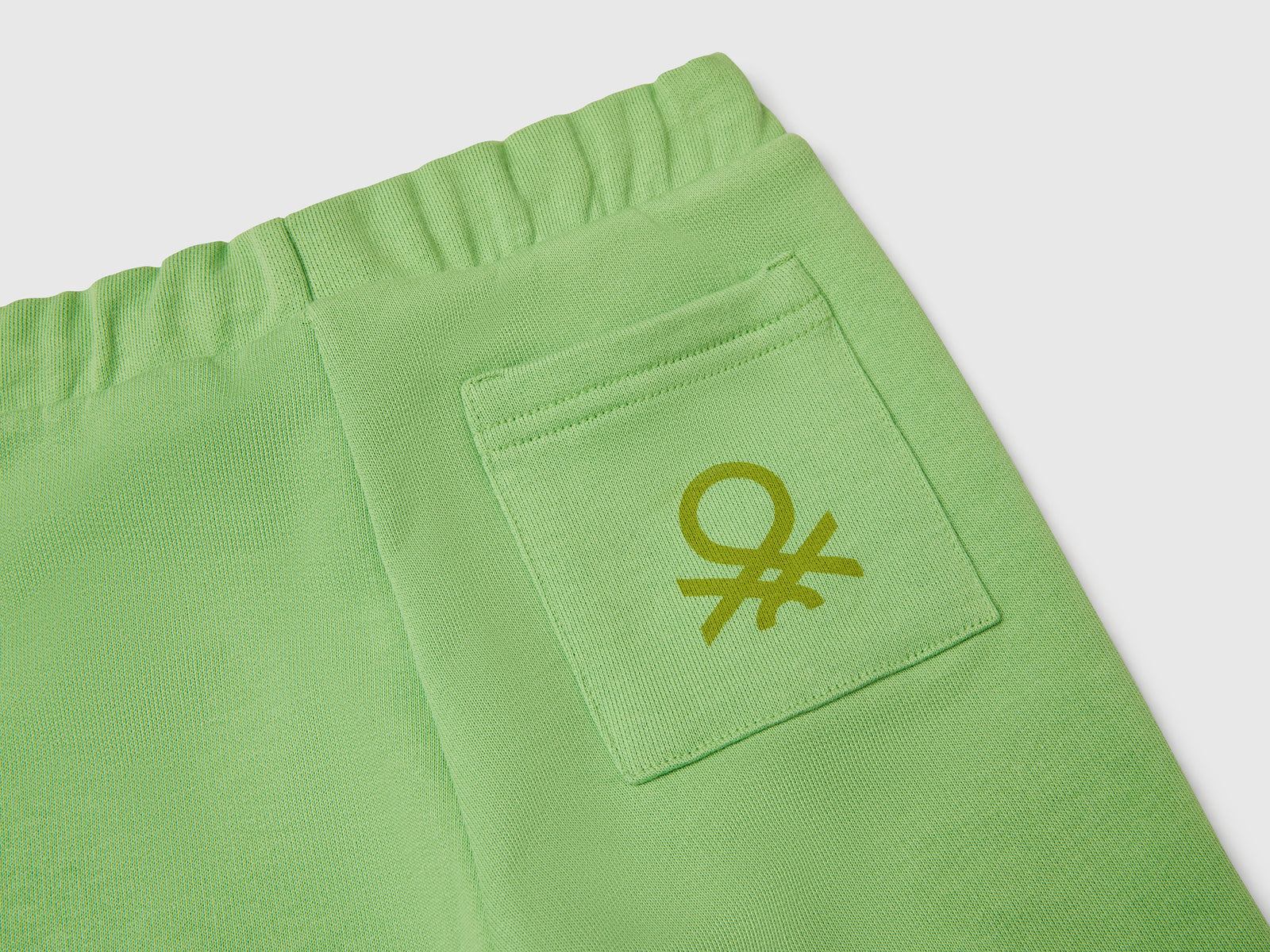 Pantaloni in cotone con logo da bimbo verde 3 | Benetton Outlet