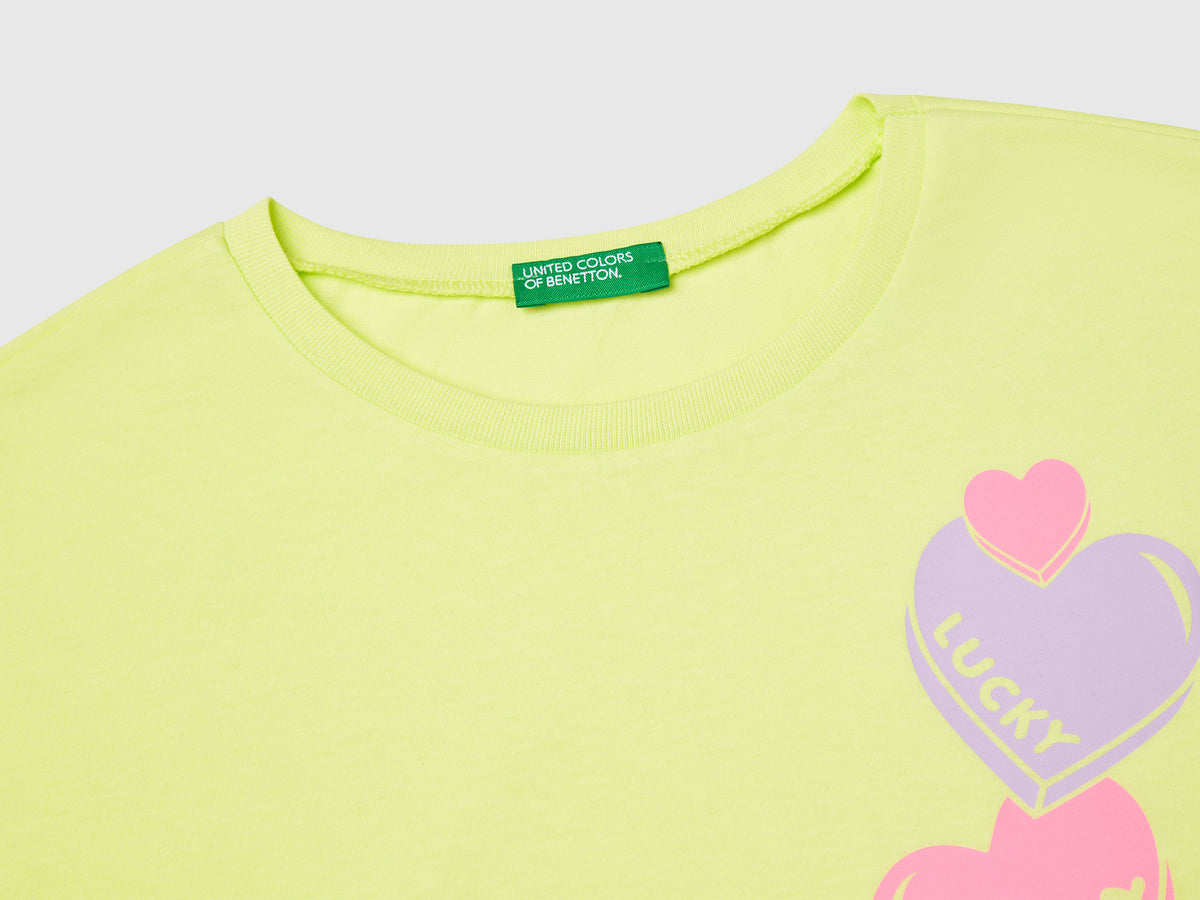 T-shirt con stampa fluo