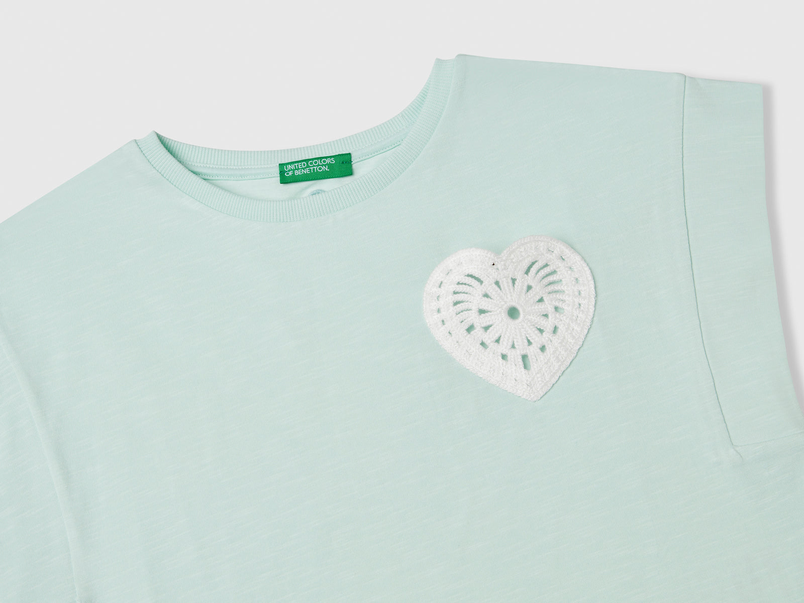 T-shirt con patch macramè da bambina verde acqua 3 | Benetton Outlet