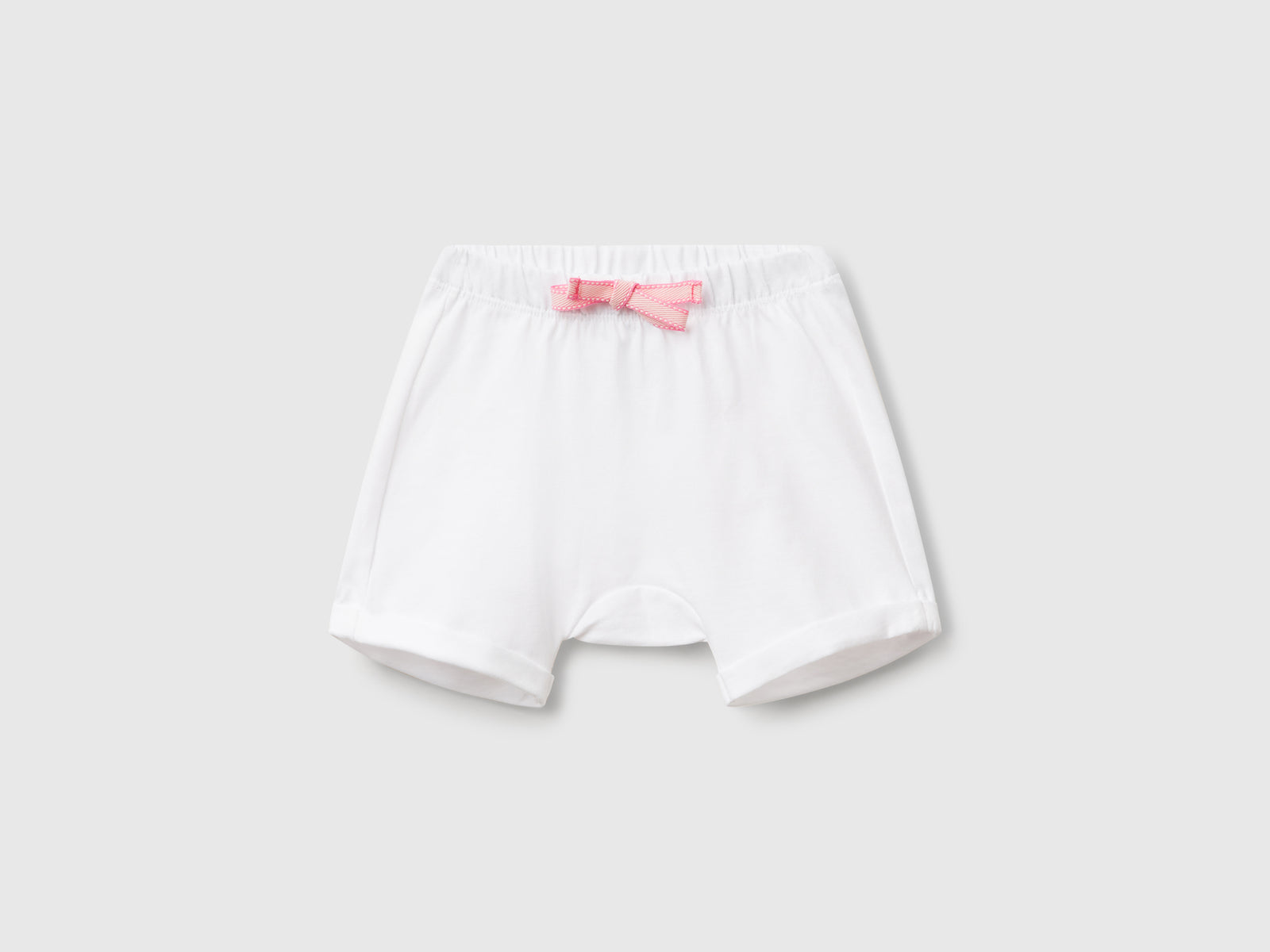 Shorts con patch sul retro da neonato bianco | Benetton Outlet