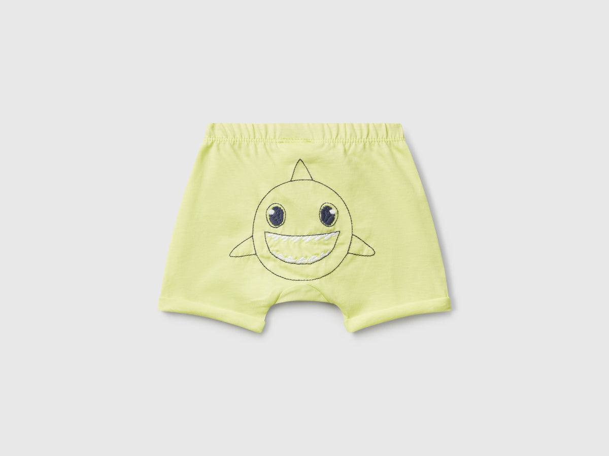 Shorts con patch sul retro