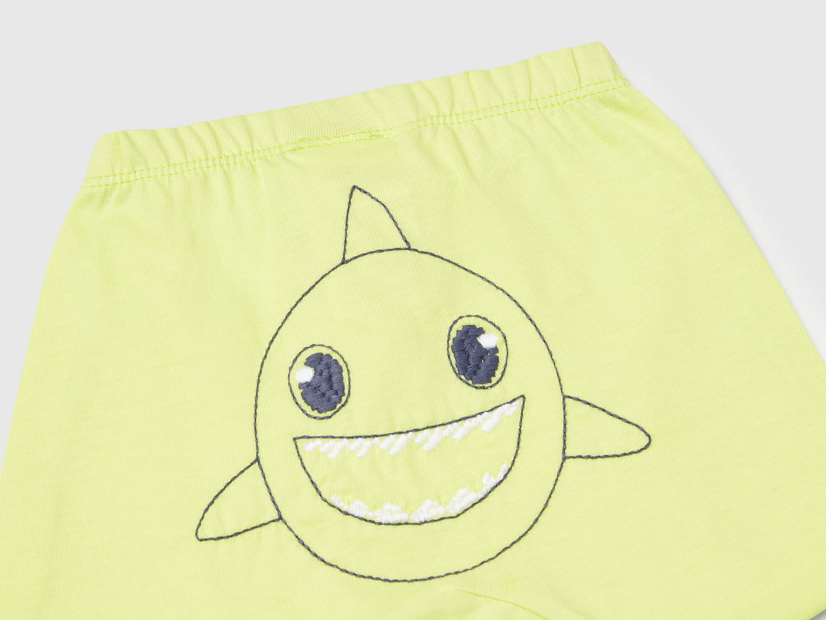 Shorts con patch sul retro