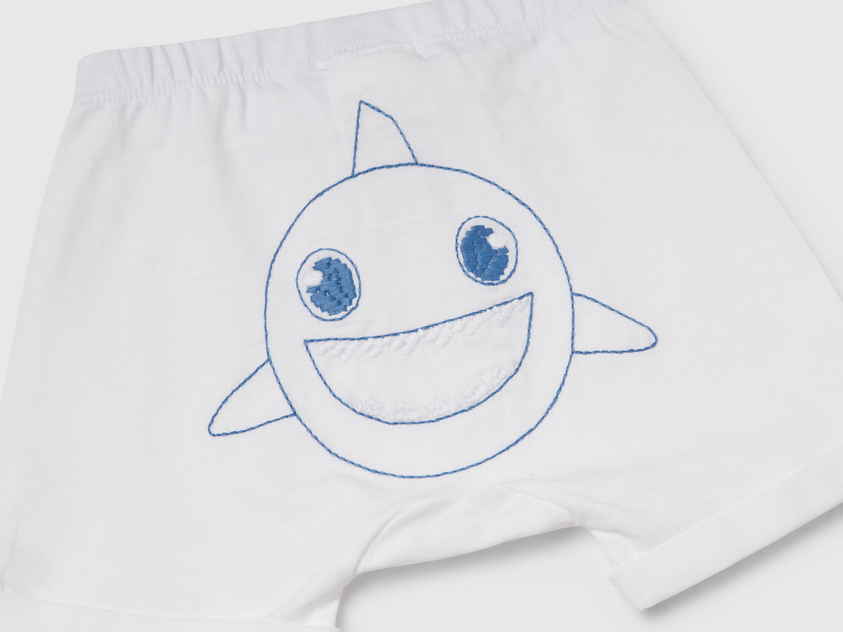 Shorts con patch sul retro