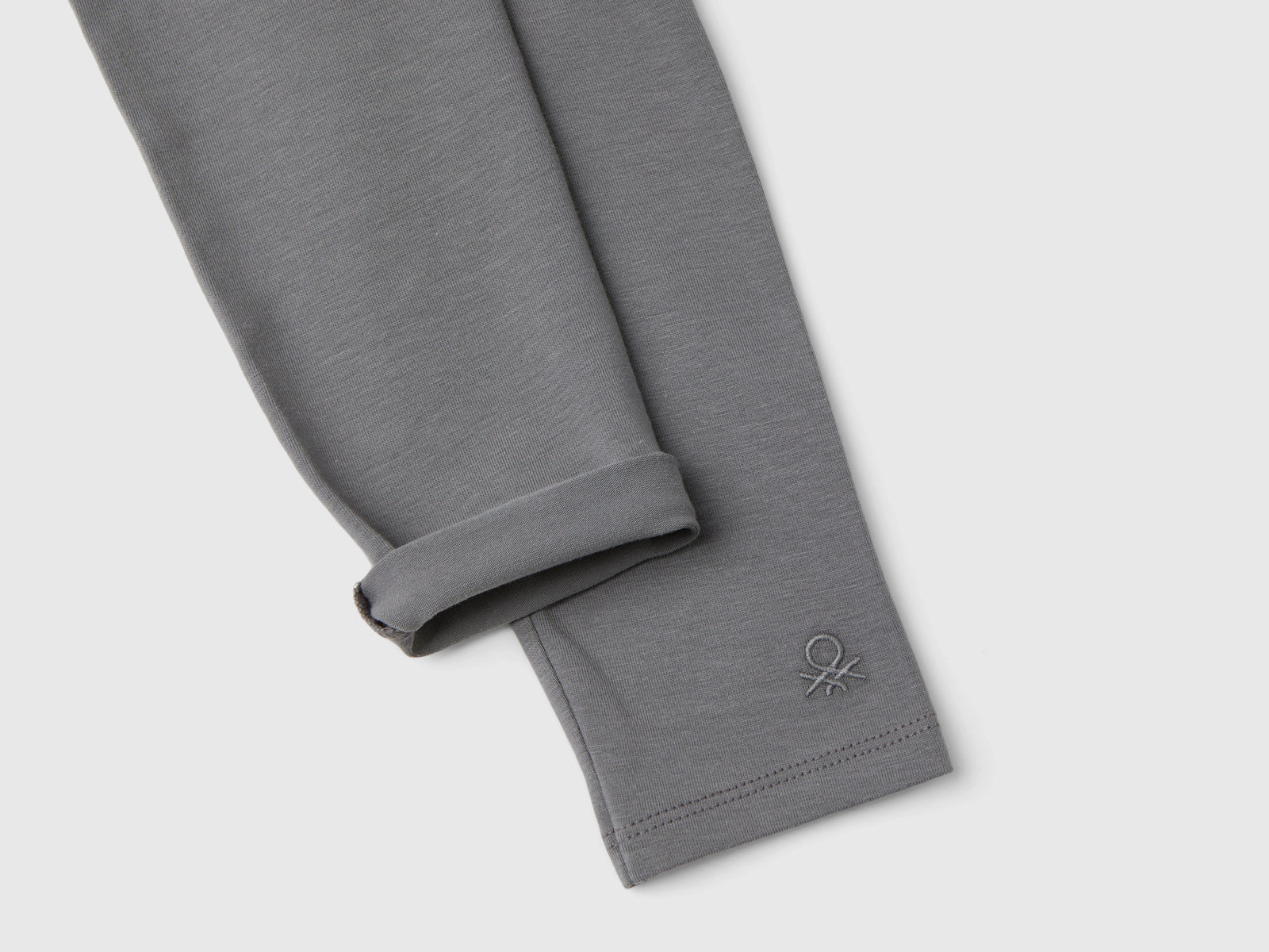 Leggings in cotone stretch con logo da bambina grigio scuro 3 | Benetton Outlet