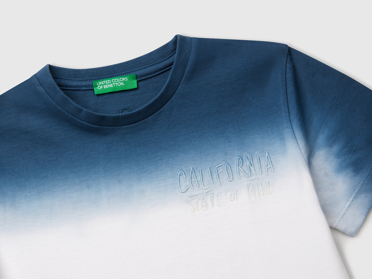 T-shirt dip-dye con ricamo