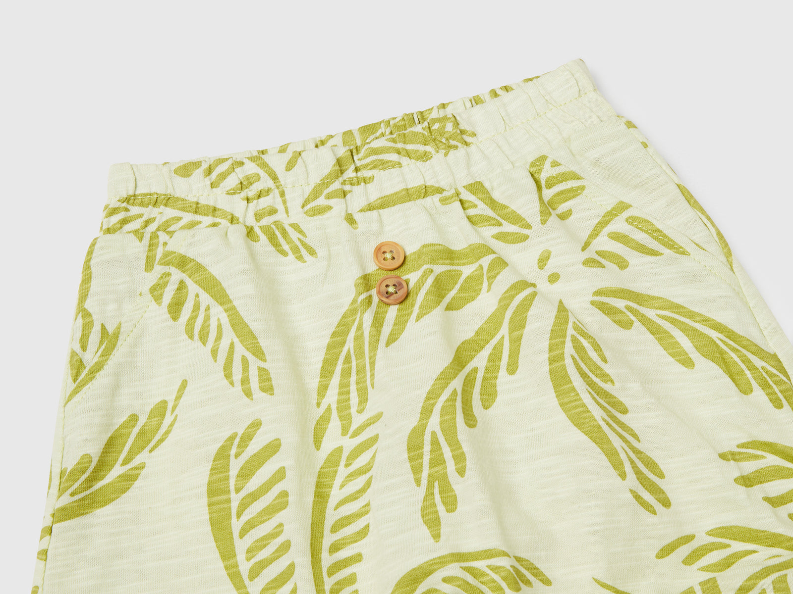 Completo leggero t-shirt e shorts da neonato verde chiaro 4 | Benetton Outlet