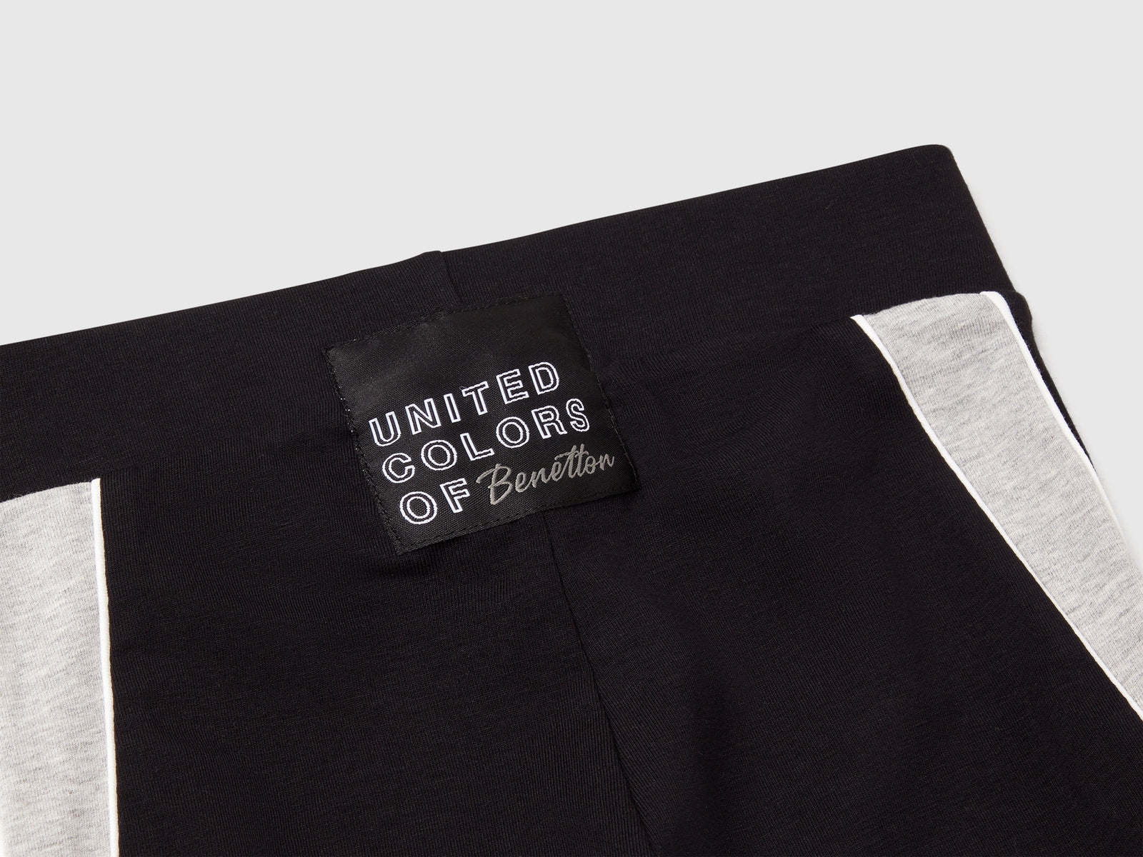 Leggings sportivi con piping da bambina nero 3 | Benetton Outlet