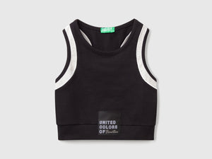 Top sportivo con piping