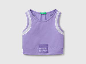 Top sportivo con piping