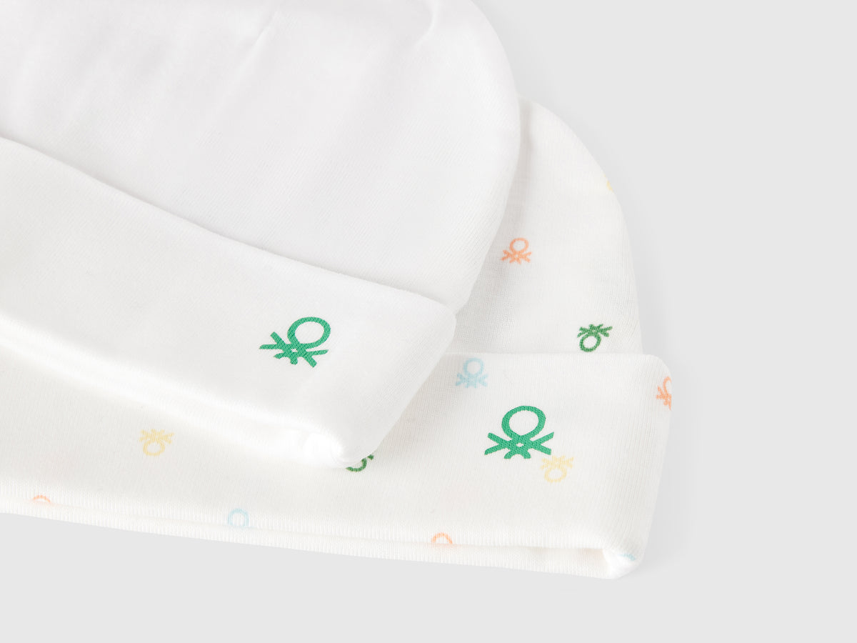 Due cappellini in cotone