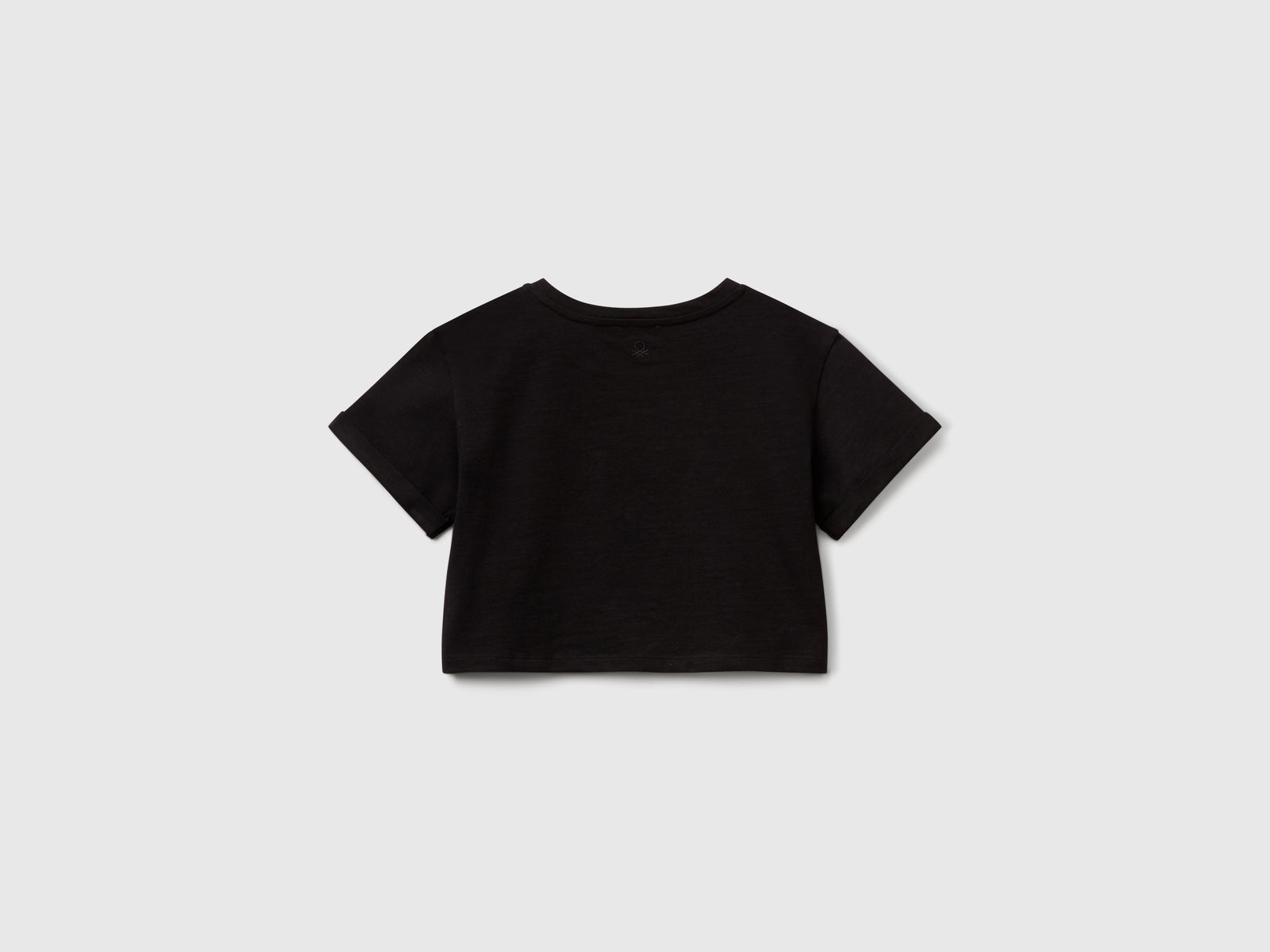 T-shirt con ricamo da bambina nero 2 | Benetton Outlet
