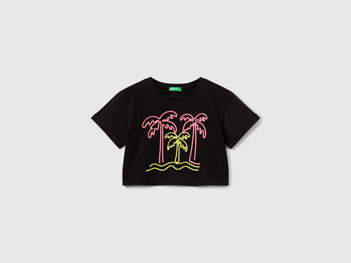 T-shirt con ricamo