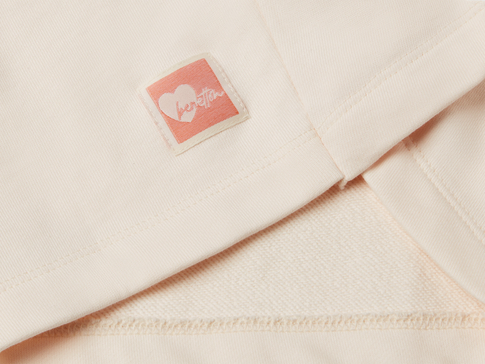 Felpa con fondo stondato da bambina bianco panna 3 | Benetton Outlet
