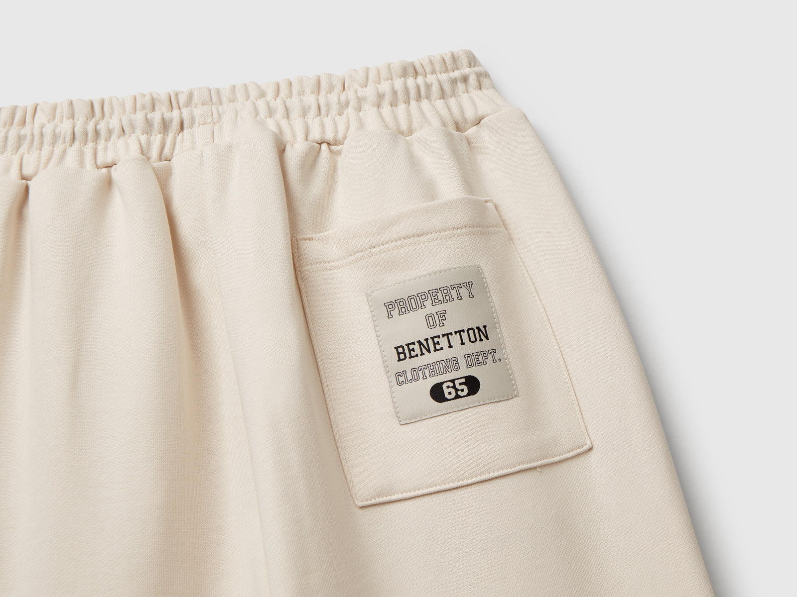 Pantaloni in felpa con piping da bambino beige 3 | Benetton Outlet