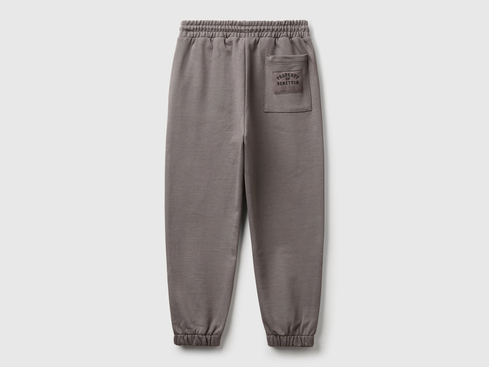 Pantaloni in felpa con piping da bambino grigio scuro 2 | Benetton Outlet