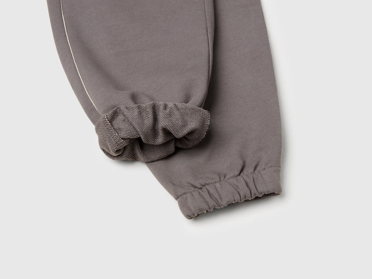 Pantaloni in felpa con piping