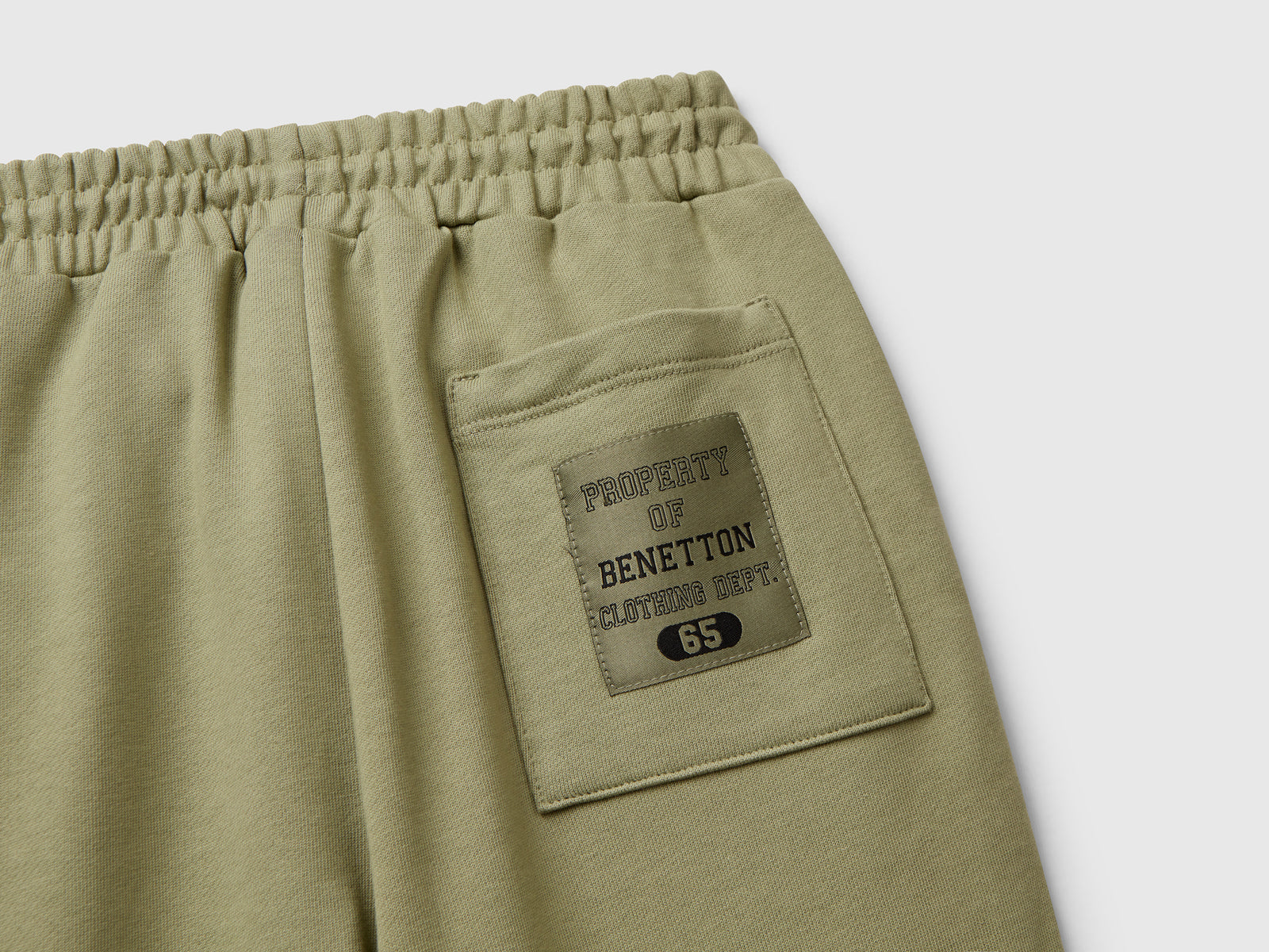 Pantaloni in felpa con piping da bambino verde oliva 3 | Benetton Outlet