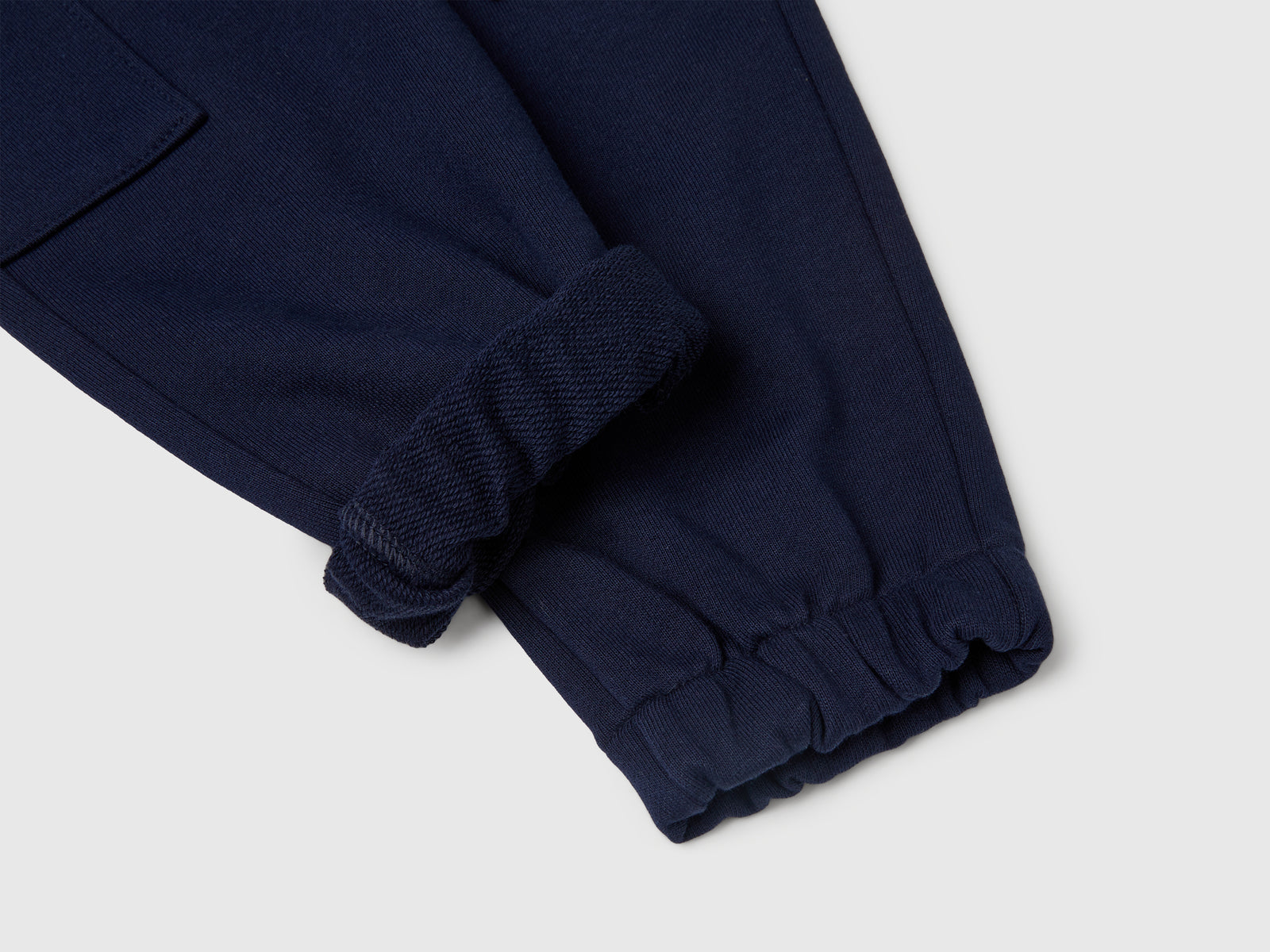 Pantaloni cargo in felpa da bimbo blu scuro 3 | Benetton Outlet