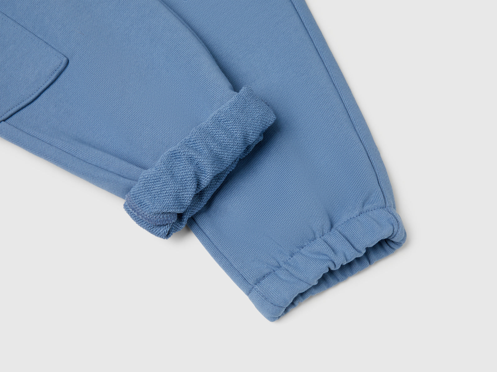 Pantaloni cargo in felpa da bimbo azzurro 3 | Benetton Outlet