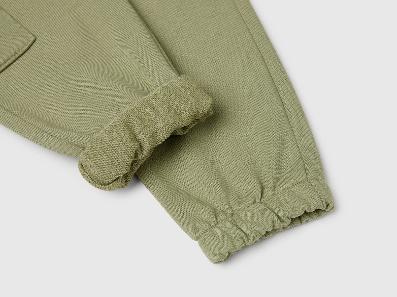 Pantaloni cargo in felpa da bimbo verde oliva 3 | Benetton Outlet