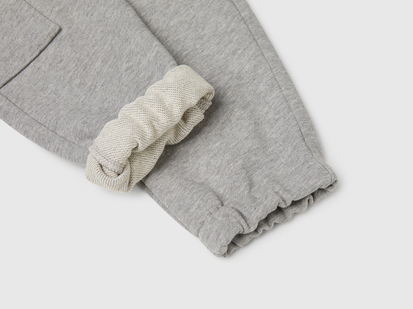 Pantaloni cargo in felpa da bimbo grigio chiaro 3 | Benetton Outlet