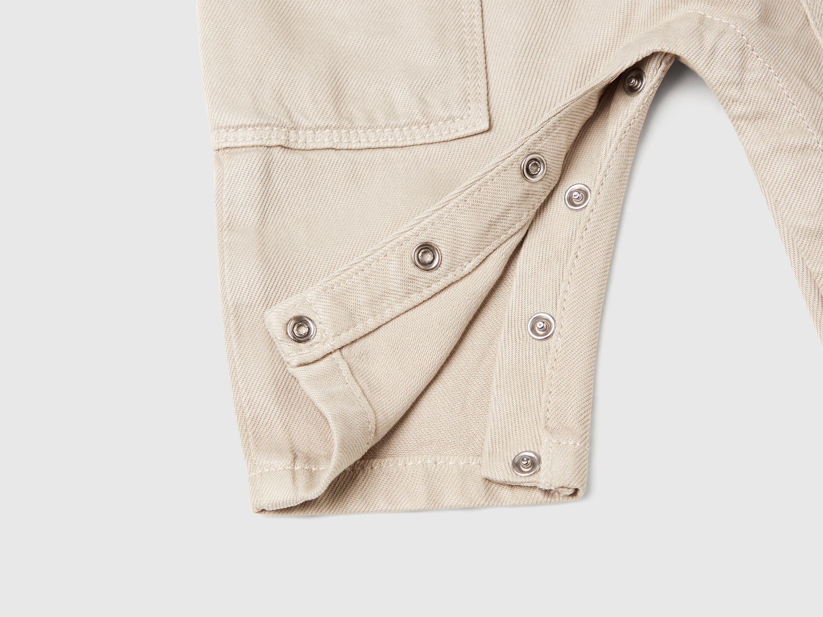 Salopette fluida con tasche da neonato beige 4 | Benetton Outlet