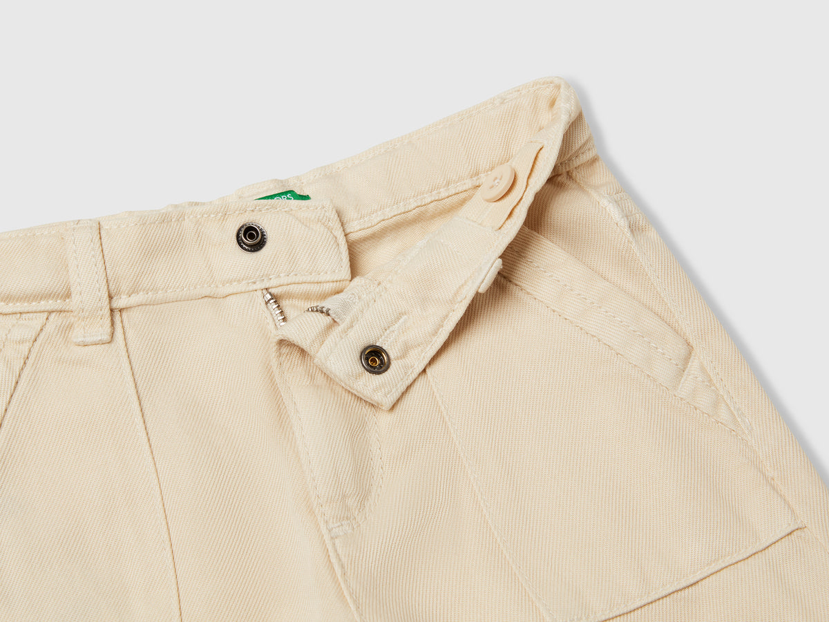 Pantaloni fluidi con gamba dritta