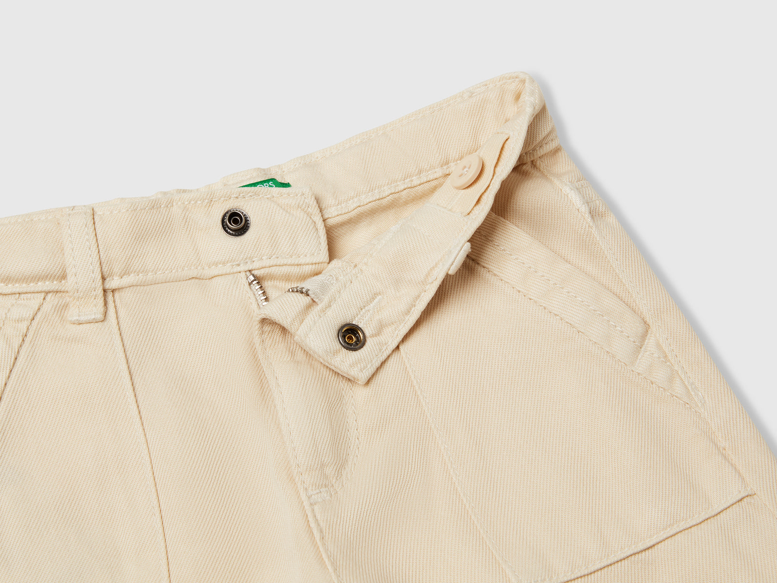 Pantaloni fluidi con gamba dritta da bimba bianco panna 3 | Benetton Outlet