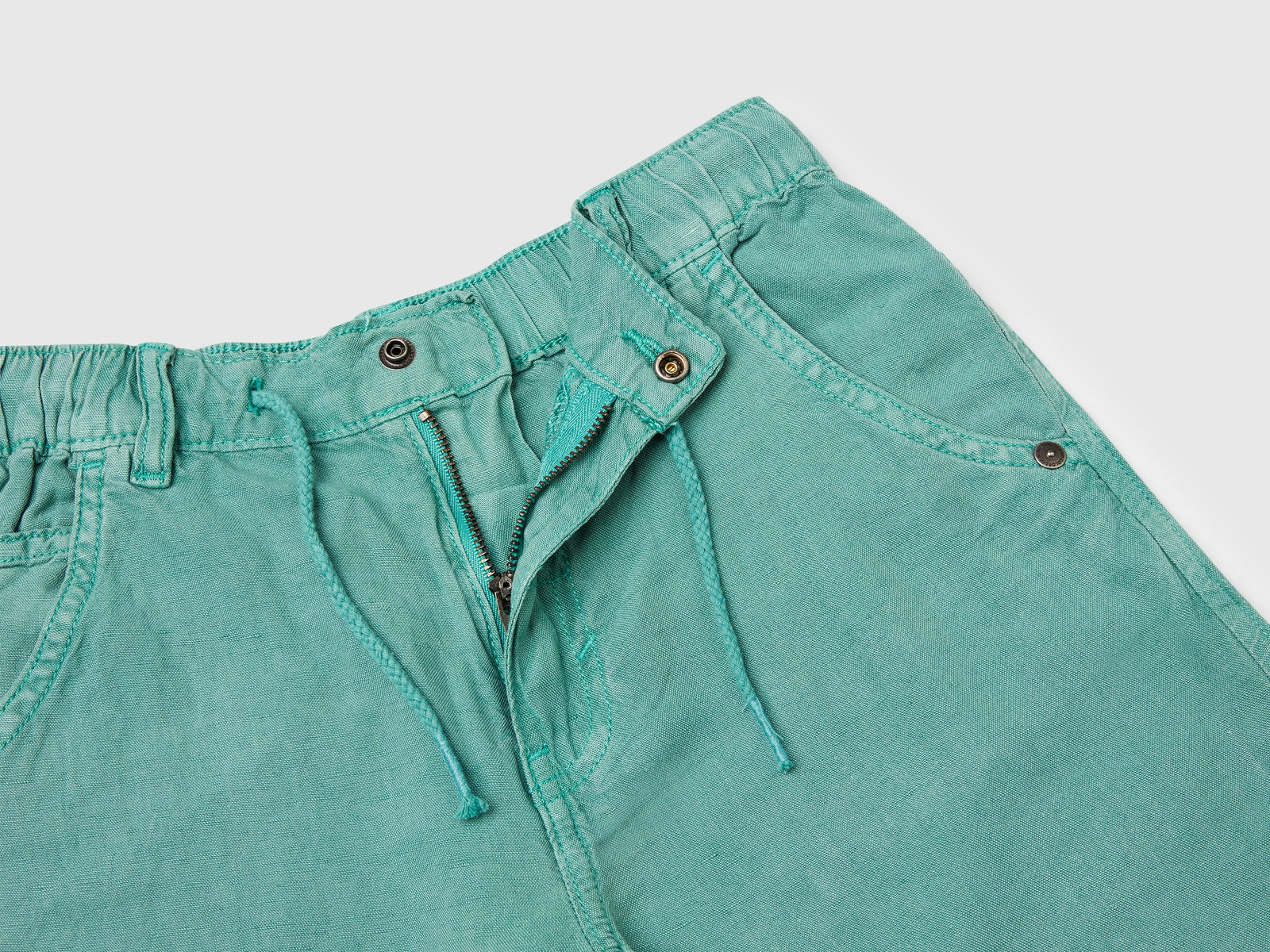 Bermuda in misto lino da bambino verde acqua 3 | Benetton Outlet