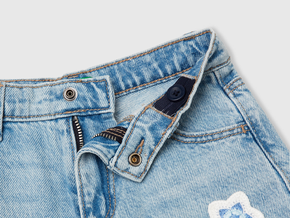 Shorts con fiori macramè