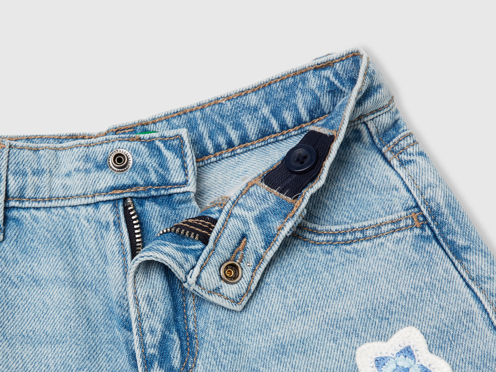Shorts con fiori macramè da bimba azzurro 3 | Benetton Outlet