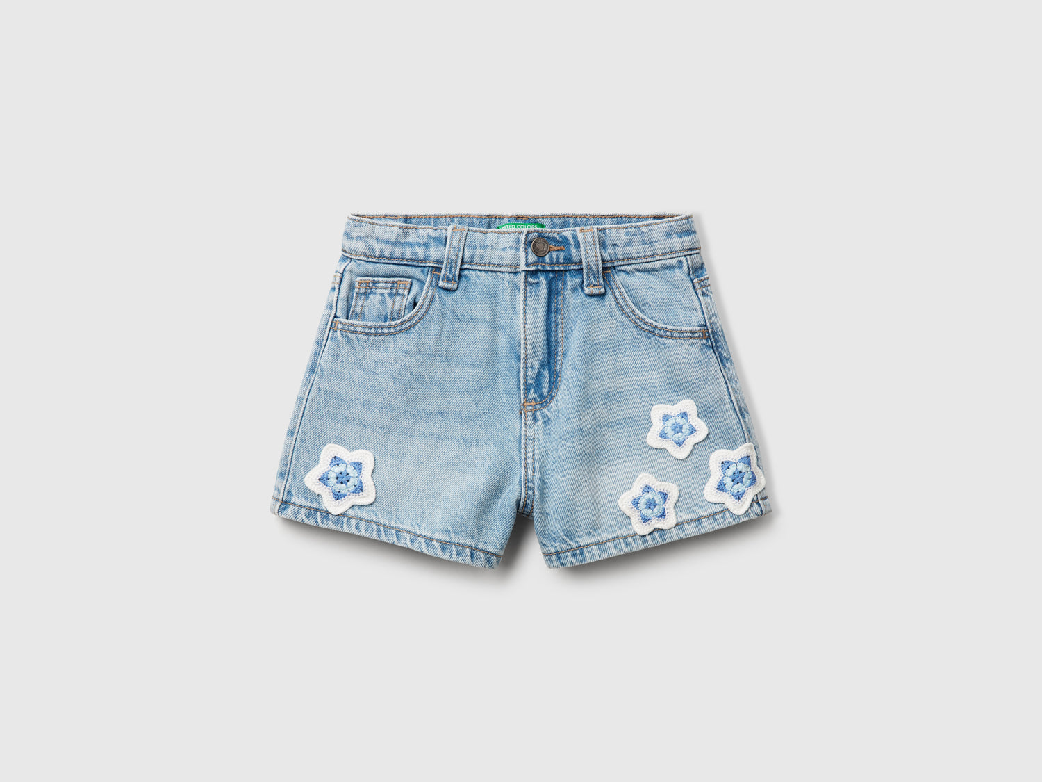 Shorts con fiori macramè da bimba azzurro | Benetton Outlet