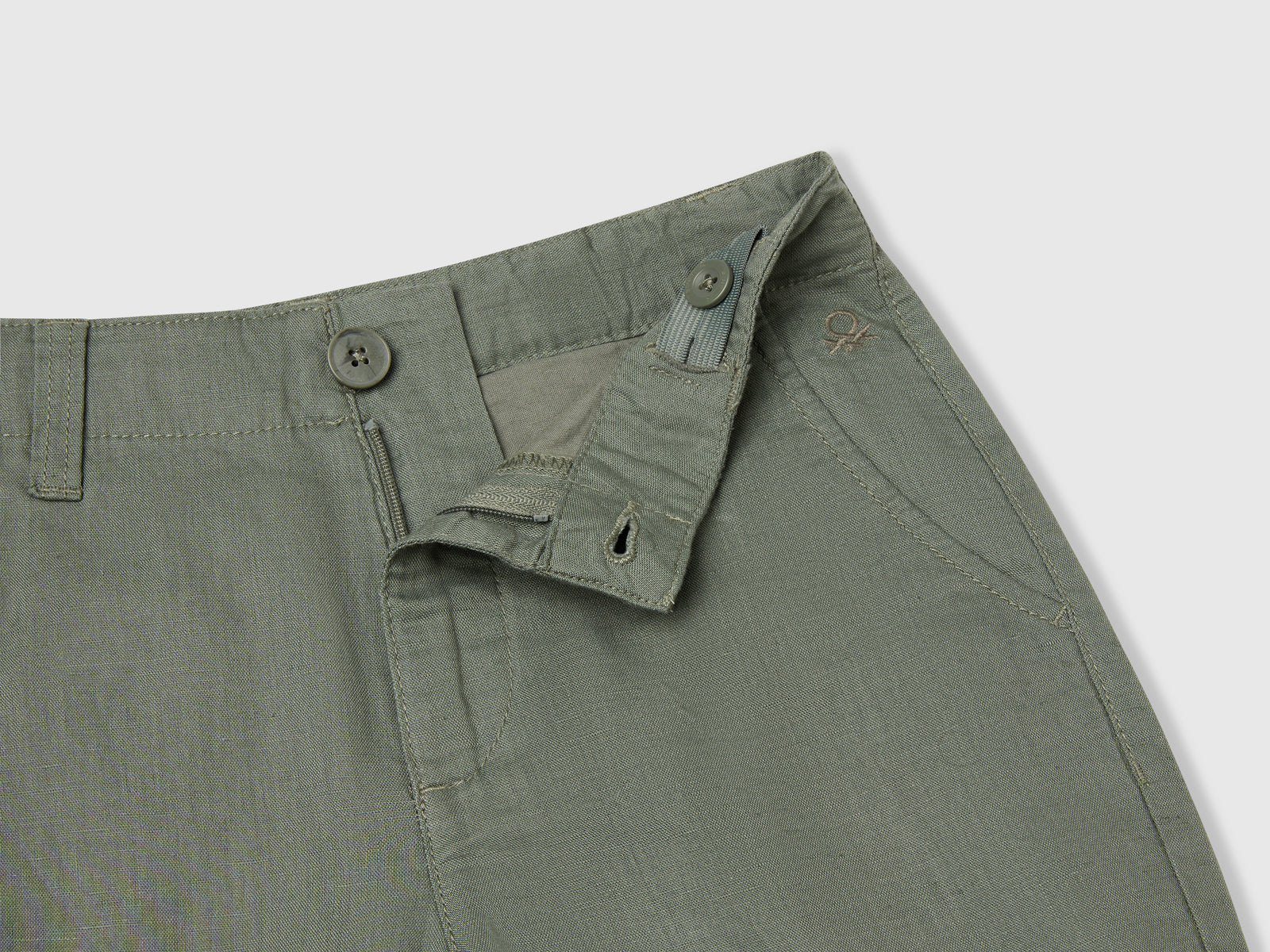 Bermuda chino in misto lino da bambino verde militare 3 | Benetton Outlet