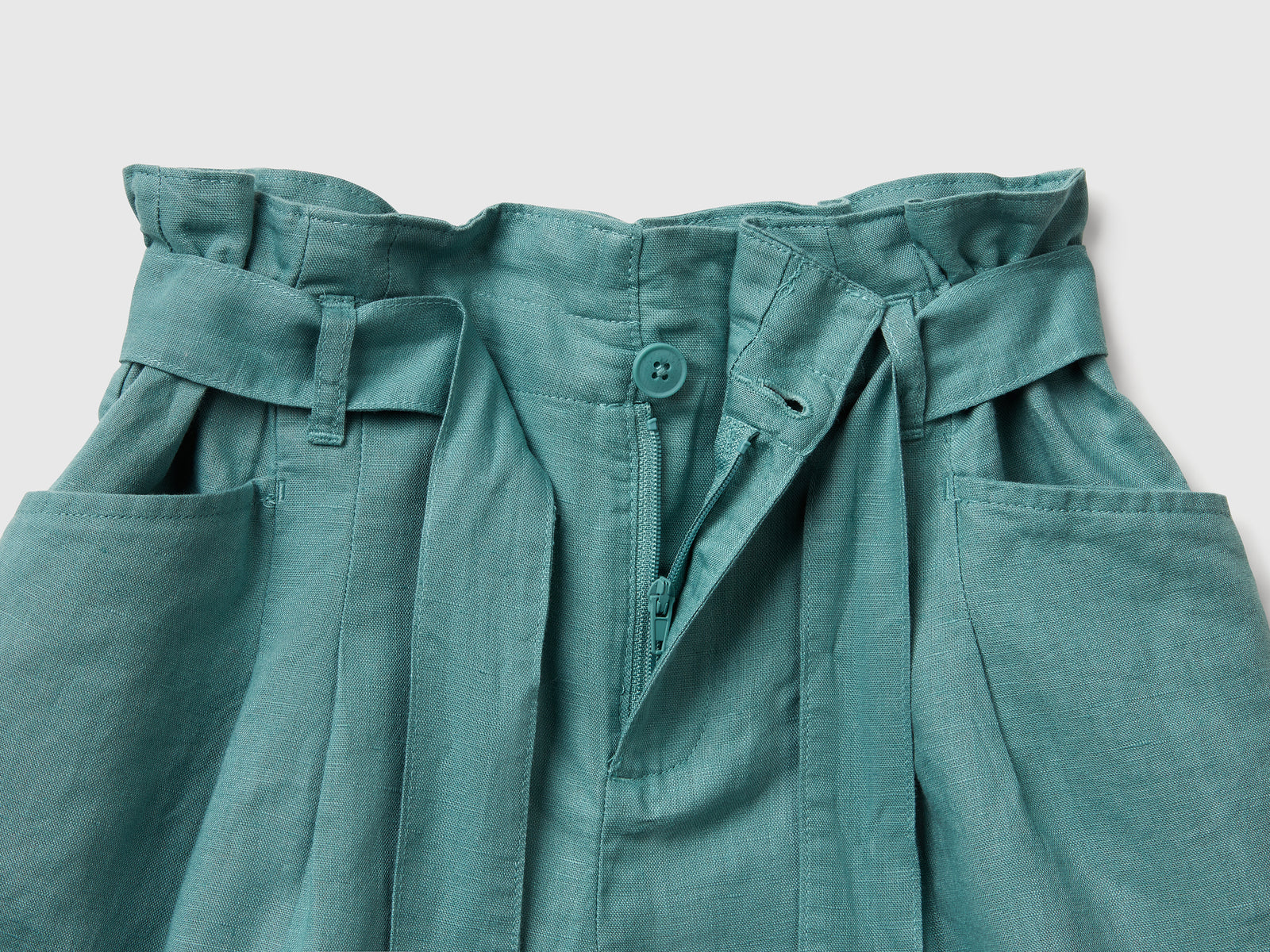 Bermuda paperbag in misto lino da bambina verde acqua 3 | Benetton Outlet