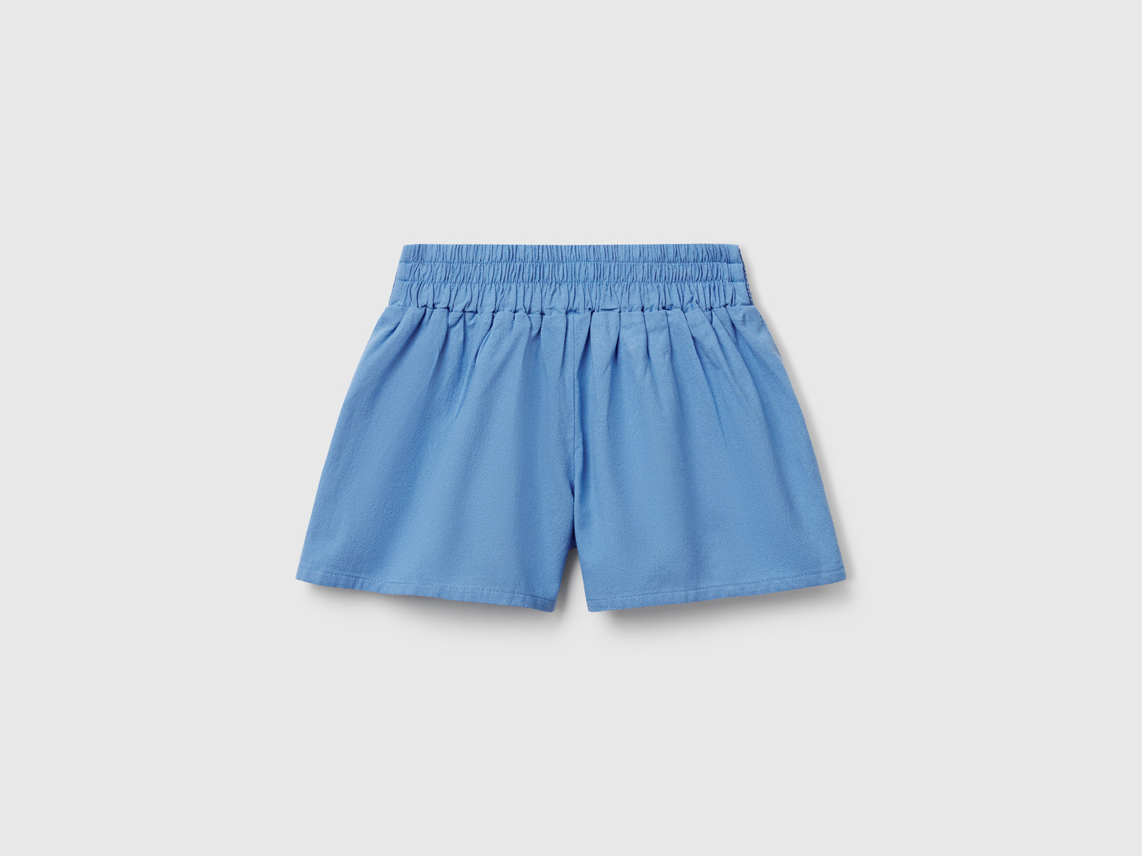 Pantaloni corti con fiori macramè da bimba celeste 2 | Benetton Outlet