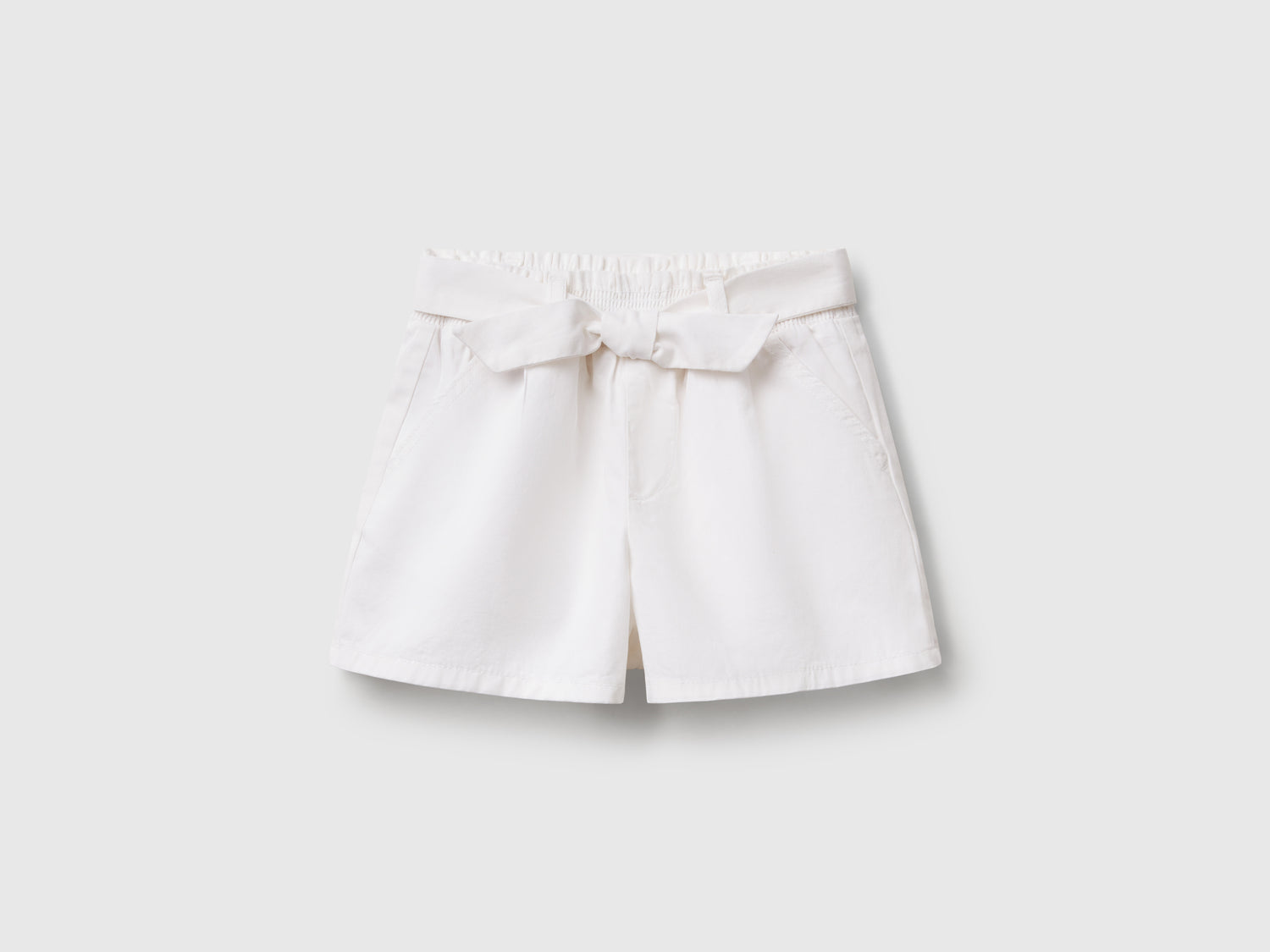Pantaloni corti con fusciacca da bimba bianco | Benetton Outlet