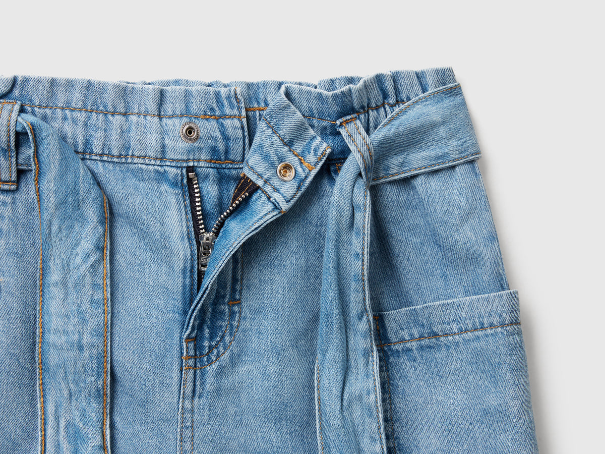 Bermuda paperbag di jeans leggero