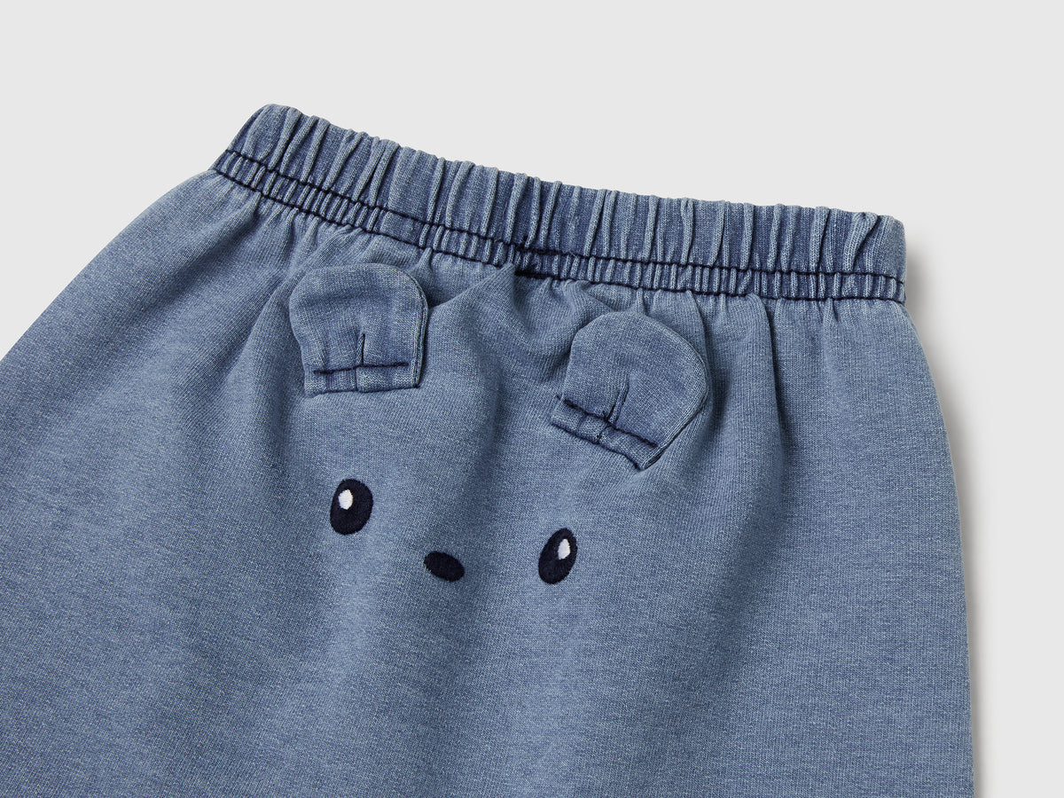 Shorts con patch in felpa effetto denim