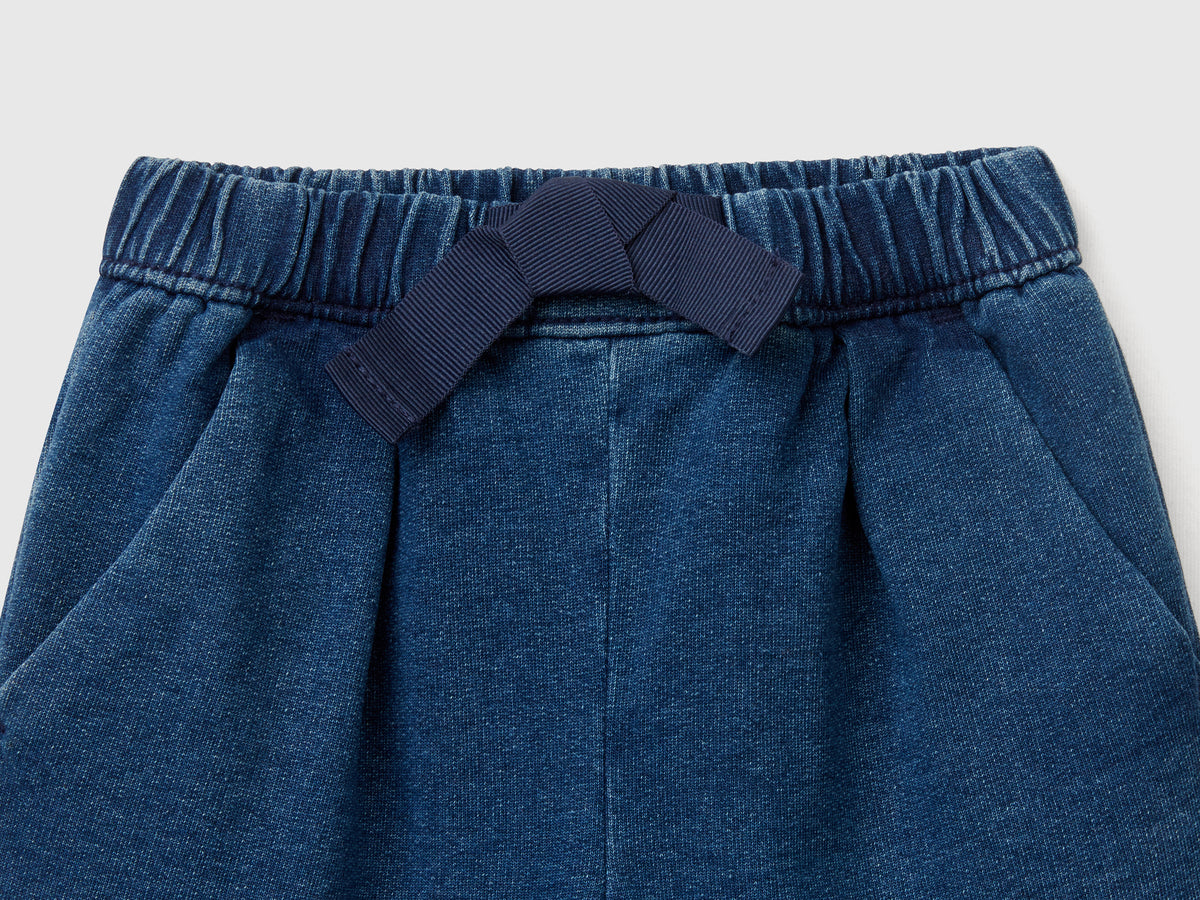 Pantaloni con coulisse effetto denim