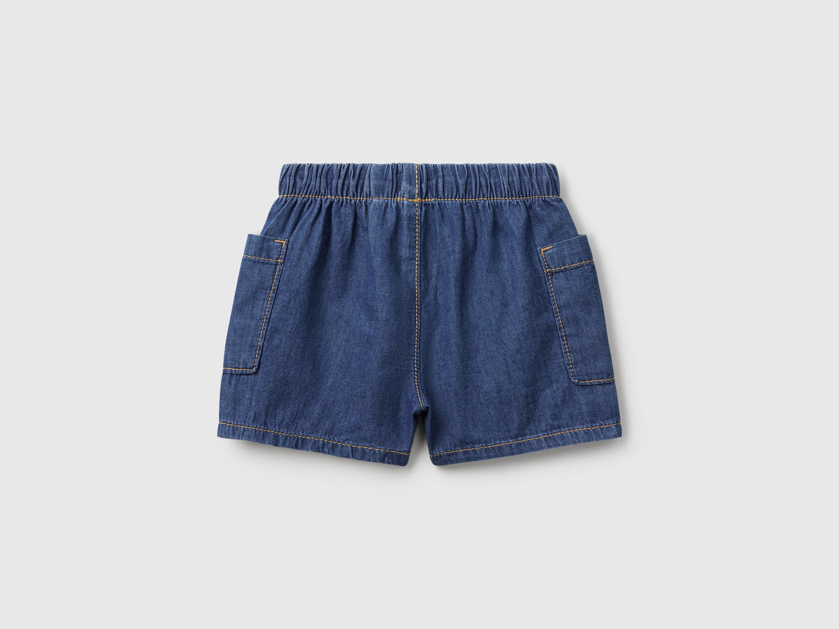 Pantaloni corti in jeans leggero