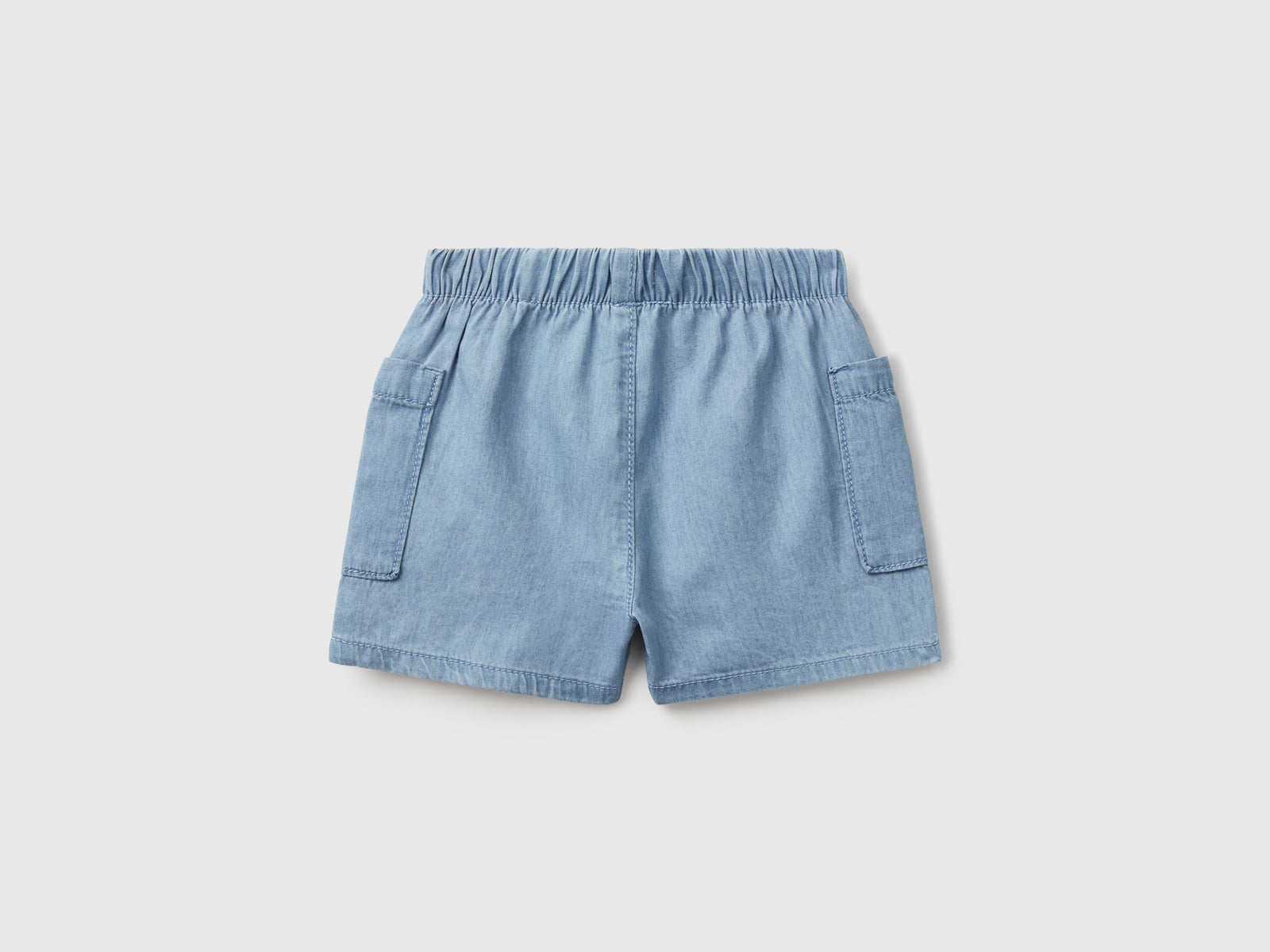 Pantaloni corti in jeans leggero da neonato azzurro 2 | Benetton Outlet
