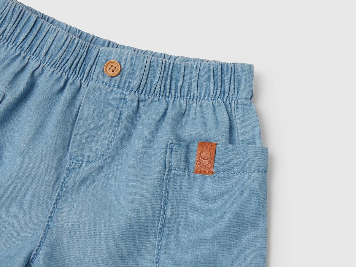 Pantaloni corti in jeans leggero