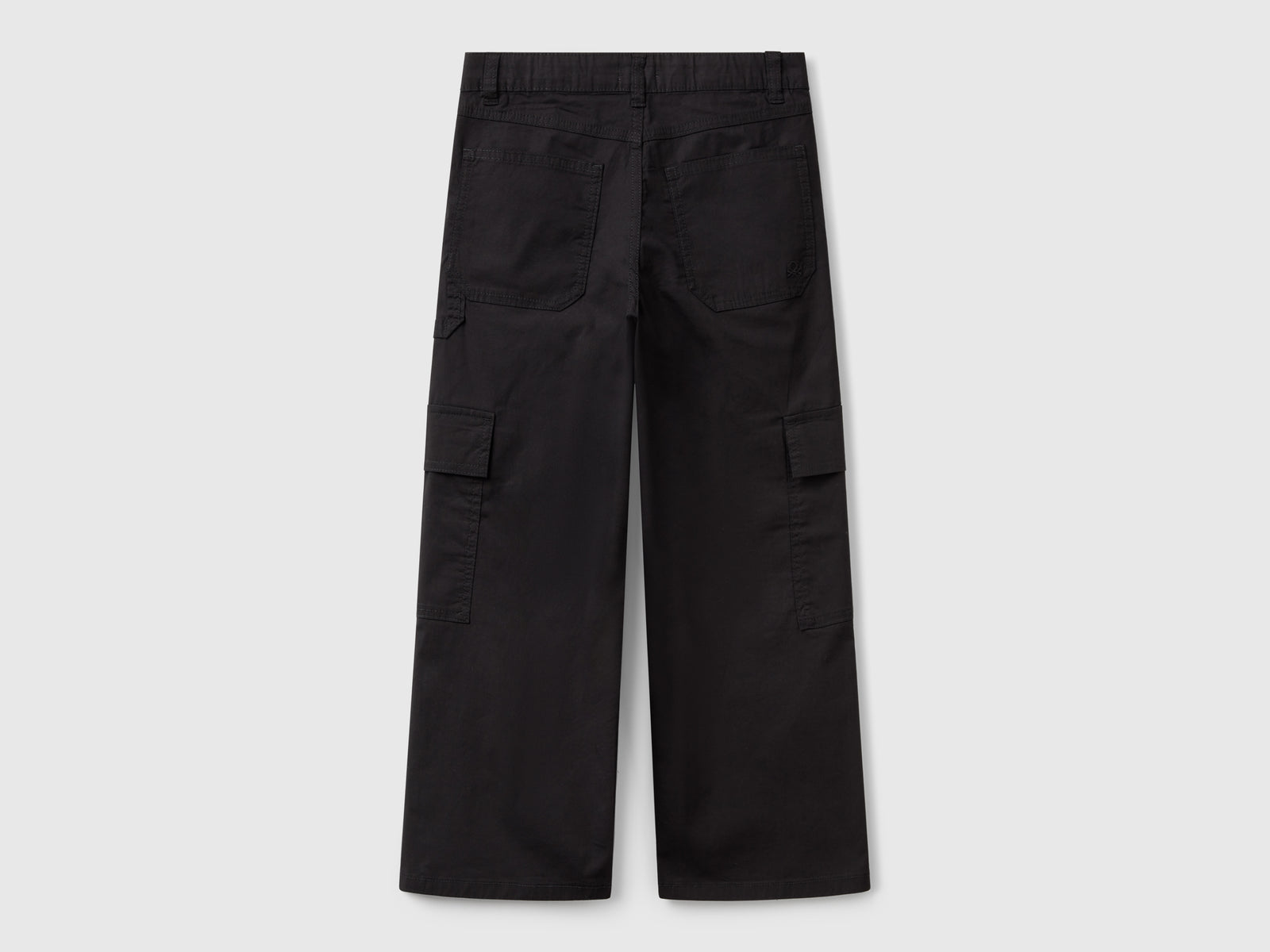 Pantaloni cargo wide fit da bambina nero 2 | Benetton Outlet