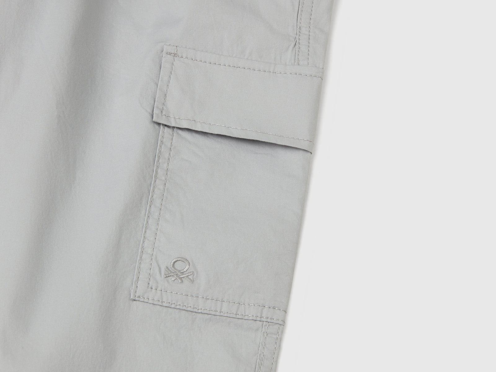 Pantaloni parachute in cotone stretch da bambino grigio 3 | Benetton Outlet