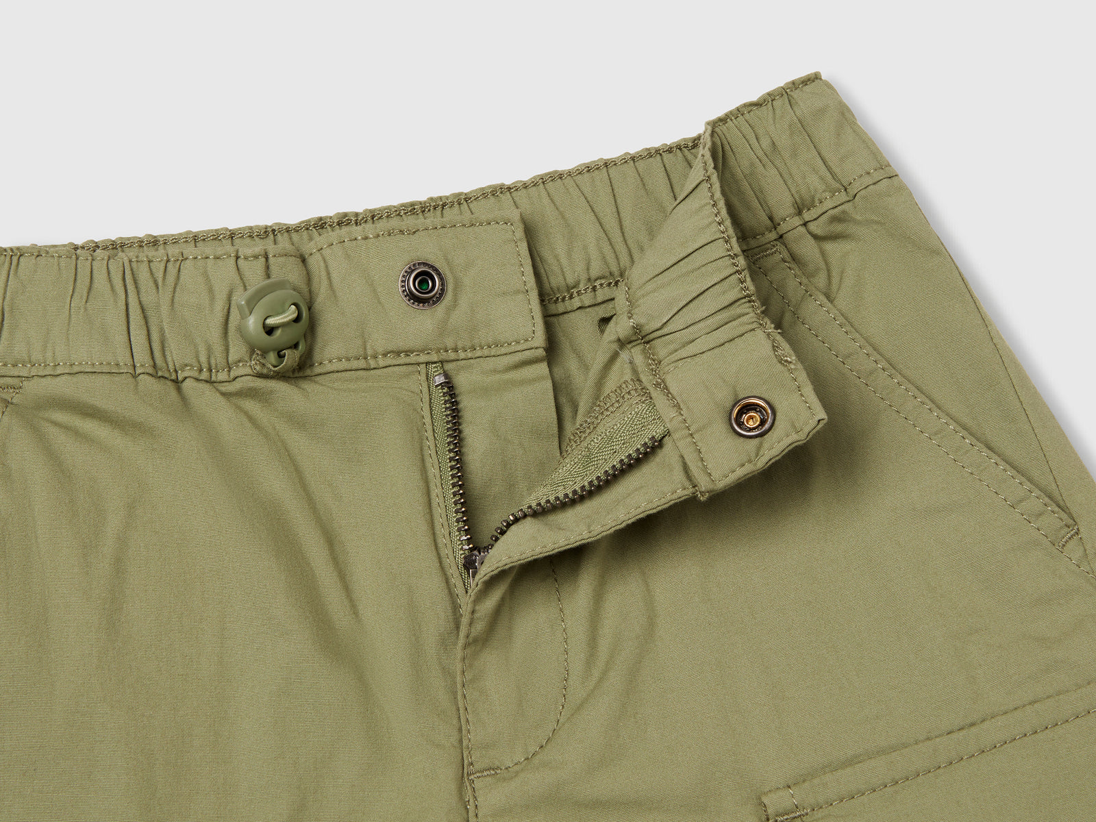 Shorts parachute in cotone stretch da bimbo verde oliva 3 | Benetton Outlet